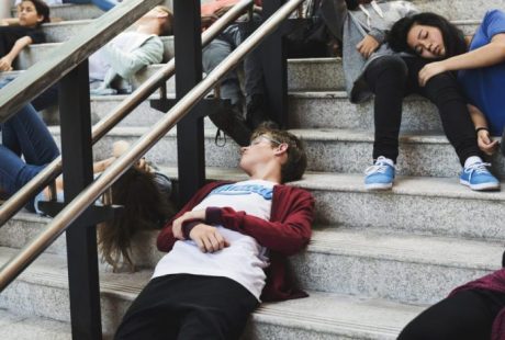 Tren 'Jompo Muda' di 2026: Gen Z Sakit-sakitan Sebelum Tua, Gaya Hidup atau Alarm Kesehatan?