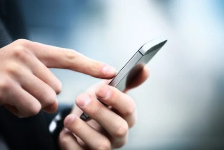 Tren 'Digital Detox Sprints': Kenapa Anak Muda Urban Jakarta Kini Rela 'Menghilang' Sepekan Demi Kewarasan