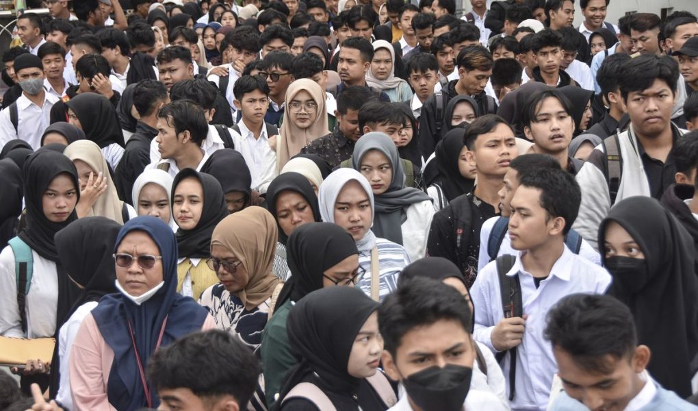 Krisis 'Digital Burnout': Tren Urban Living Terbaru Saat Anak Muda Jakarta Mulai Berbondong-bondong 'Pensiun' dari Media Sosial demi Komunitas Nyata