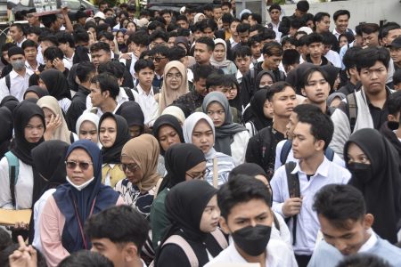 Krisis 'Digital Burnout': Tren Urban Living Terbaru Saat Anak Muda Jakarta Mulai Berbondong-bondong 'Pensiun' dari Media Sosial demi Komunitas Nyata